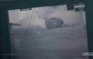 Forze ucraine aprono il fuoco contro un blindato russo a Mariupol   