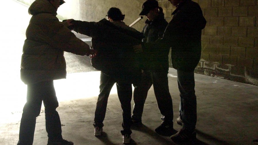 Bande violente a Milano, storie di emarginazione e disperazione: