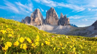 Le 10 migliori escursioni del mondo: ci sono Lago di Braies, Cime di Lavaredo e Via Francigena