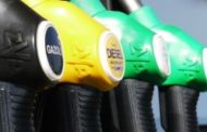 Diesel, superati i 2 euro al litro anche al self-service. Benzina a 2,2 euro/litro