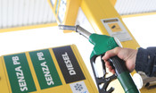 Si parla di un'accisa mobile per frenare il costo del carburante