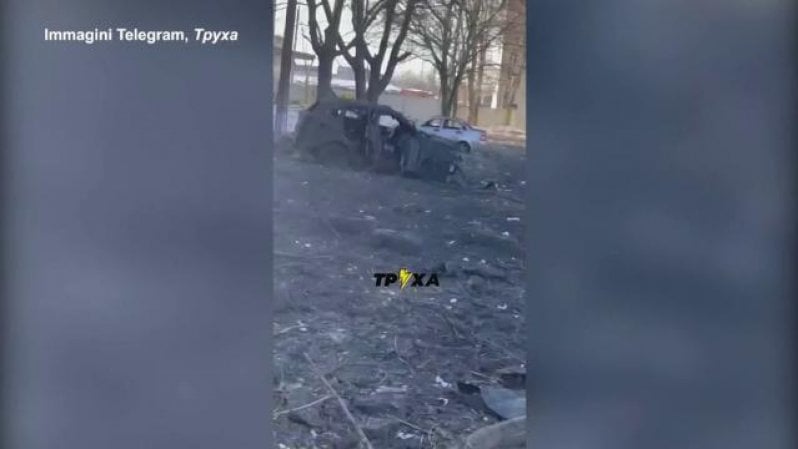 Macchine carbonizzate e crateri enormi: Kharkiv ridotta a un cumulo di macerie