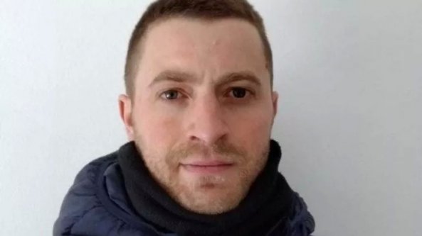 Mattia Gozzo, l'italiano riuscito a fuggire dall' Ucraina con la sua famiglia. Rischiava di essere arruolato