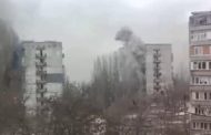 Mariupol, bombardati palazzi residenziali