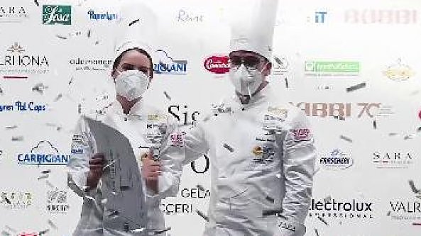 Era falegname, ora è il pasticciere 'più bravo d'Italia': il momento della premiazione