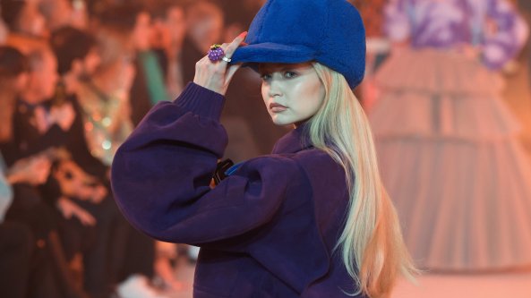 Gigi Hadid e Mica Argañaraz donano il loro cachet delle sfilate in favore dell'Ucraina