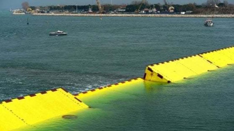 Venezia, dopo lo stop riprendono i lavori per il Mose. Le imprese in allarme: il costo delle materie prime è troppo alto