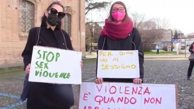 Cosenza, insegnante molesta per mesi le studentesse: sospeso per un anno. Le ragazze: