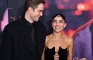 Batman in testa agli incassi.    Pattinson & Kravitz: 