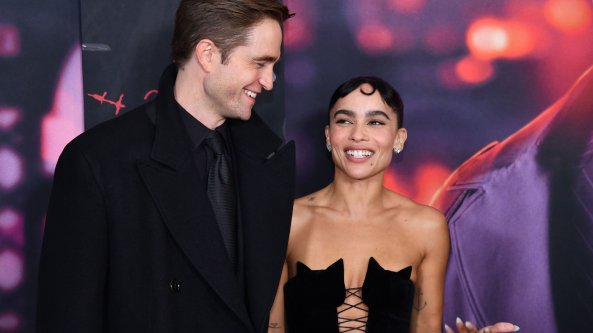 Batman in testa agli incassi.    Pattinson & Kravitz: 