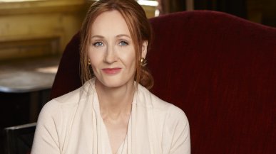 Diritti trans, JK Rowling di nuovo nella bufera: anche Emma Watson contro di lei