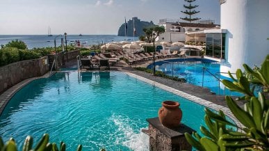 Ischia, salta la stagione estiva del turismo russo 2022: un affare da 300 mila presenze
