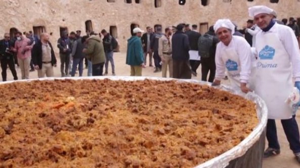 Festival del cous cous: l'enorme piatto cucinato dagli chef in Libia
