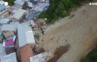 Si stacca un pezzo delle Ande: case ricoperte dalla frana