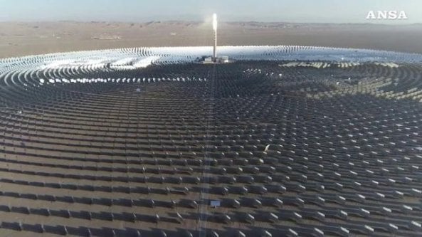 La centrale elettrica a 'super specchi' solari nel deserto del Gobi da centomila Kw all'ora