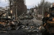 Tronchi di albero per difendersi dai partigiani ucraini, i russi come i tedeschi in ritirata nella Seconda guerra mondiale