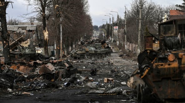 Tronchi di albero per difendersi dai partigiani ucraini, i russi come i tedeschi in ritirata nella Seconda guerra mondiale