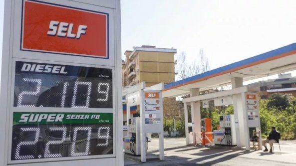 Guerra in Ucraina, cosa cambia per noi dopo le misure di Ue ed Usa su gas e petrolio russo
