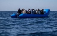 Canale di Sicilia, barca si capovolge: 31 salvati da Medici senza frontiere. Yacht oligarca russo raccoglie un altro Sos