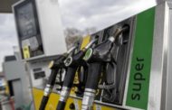 Benzina, la verde sfonda quota 2 euro anche in modalità self