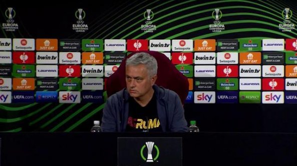 L'allenatore della Roma, Mourinho: 
