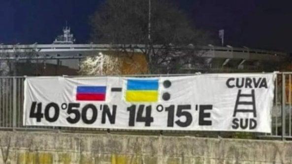 Manichini impiccati, striscioni violenti e cori razzisti: il campionario della curva del Verona