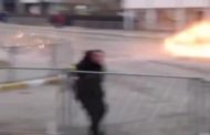 Colpi di mortaio sui civili in fuga da Irpin: un uomo travolto dall'esplosione