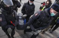 Russia, oltre 4300 arresti nelle manifestazioni. A Mosca fermati due esponenti di spicco della ong Memorial