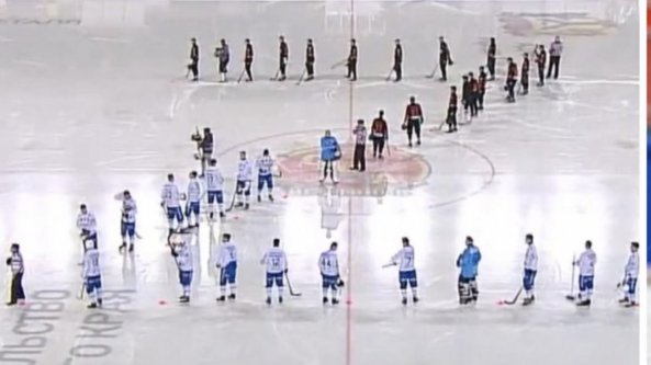 Russia, shock nel bandy: i giocatori formano la Z militare. Le reazioni: