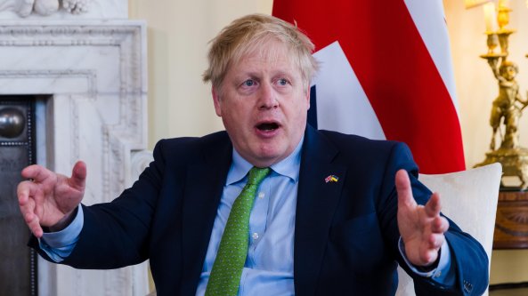 Covid, schizzano i casi nel Regno Unito. Ma Johnson elimina la distinzione tra vaccinati e non
