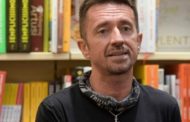 Vaccino, procura di Arezzo archivia caso Scanzi: 