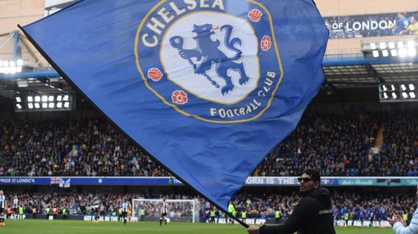 Lo strano pomeriggio del Chelsea di Abramovich al tempo delle sanzioni, E c'è chi attacca i sauditi del Newcastle