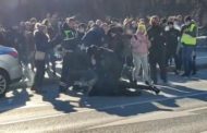 Malmenate e arrestate a San Pietroburgo donne che protestano contro la guerra