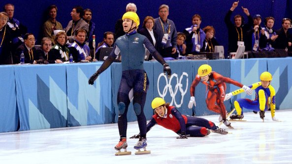 Steven Bradbury diventa anche un eroe: salvate quattro ragazze in mare