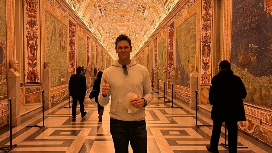 Tom Brady, vacanze romane ma senza Gisele