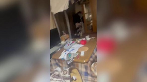 Terremoto di magnitudo 7.3: il momento della scossa all'interno di un'abitazione