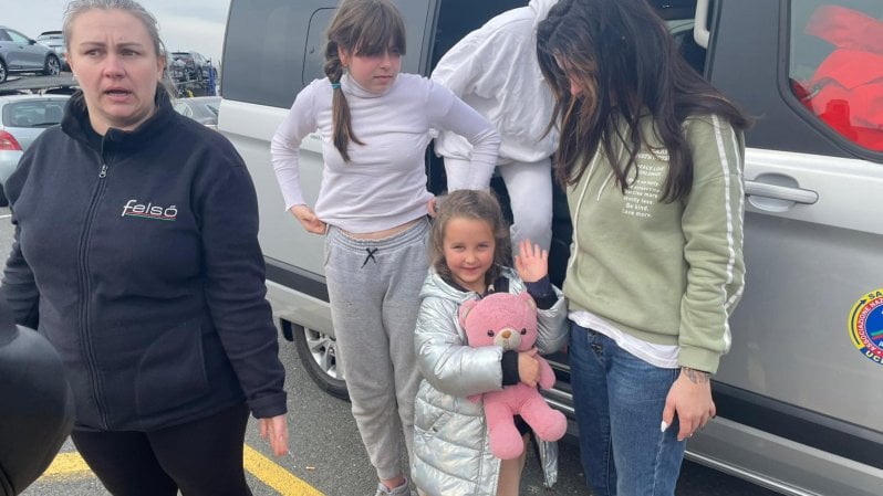 Profughi ucraini, un milione e mezzo di bambini in viaggio. Allarme tratta: il Viminale ordina un censimento dei minori arrivati in Italia