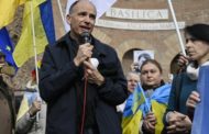 Letta in piazza, ma con gli ucraini: