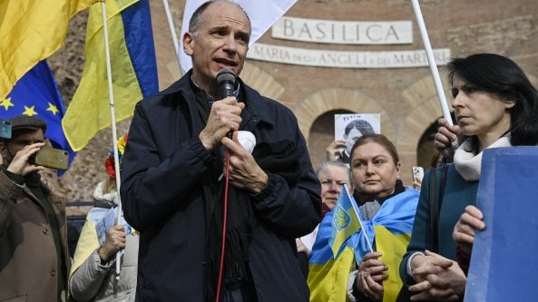 Letta in piazza, ma con gli ucraini: