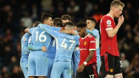 Premier League, derby di Manchester a senso unico: City-United 4-1, show di De Bruyne e Mahrez. E scoppia il caso Ronaldo