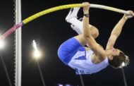 Duplantis sempre più nella storia: porta il record mondiale nel salto con l'asta a 6.19