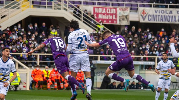 Fiorentina-Verona 1-1: Caprari risponde a Piatek, ma il pari è una frenata per l'Europa
