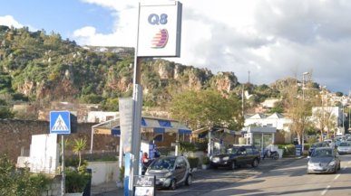 Palermo, insegnante aggredita e picchiata insieme ai figli mentre fa benzina