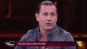 Non è l’arena, è il circo: lo spettacolo della guerra con Povia geostratega