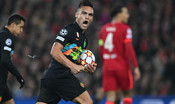 L'Inter vince 1-0 ma non basta, passa il Liverpool