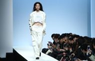 Il pantalone cargo è di nuovo qui: come sceglierlo e indossarlo