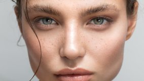 Come dare forma alle sopracciglia per valorizzare il viso: consigli e strumenti