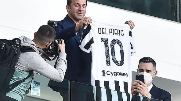 Alex Del Piero torna allo Juventus Stadium: un'altra standing ovation per il capitano