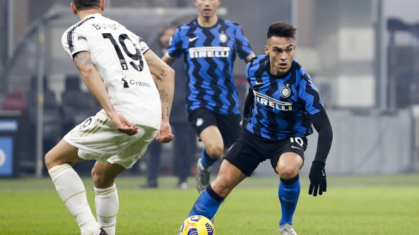 La dura legge del gol: Milan, Inter e Napoli, lo scudetto si vince all'attacco