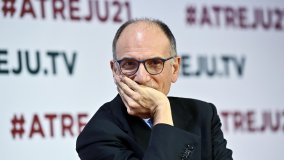 Pd e M5S, lontani sulle armi, uniti alle urne: “Col centrodestra diviso possiamo vincere”